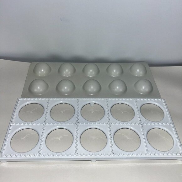 Vitantonio 10 Hole Large 2 1/2” Ravioli Maker Model 2383 Made In USA - Picture 3 of 6